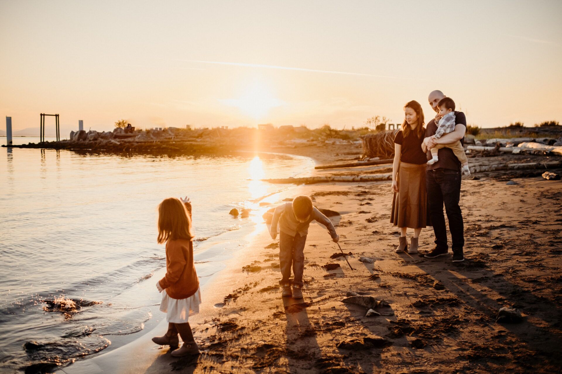 Outdoor family photo session Richmond sunset